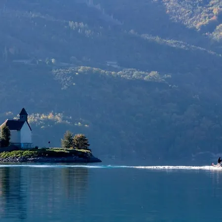 مكان تخييم Alpes Dauphine 4*